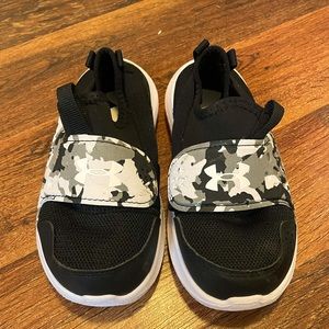 Toddler boys under armour sneakers